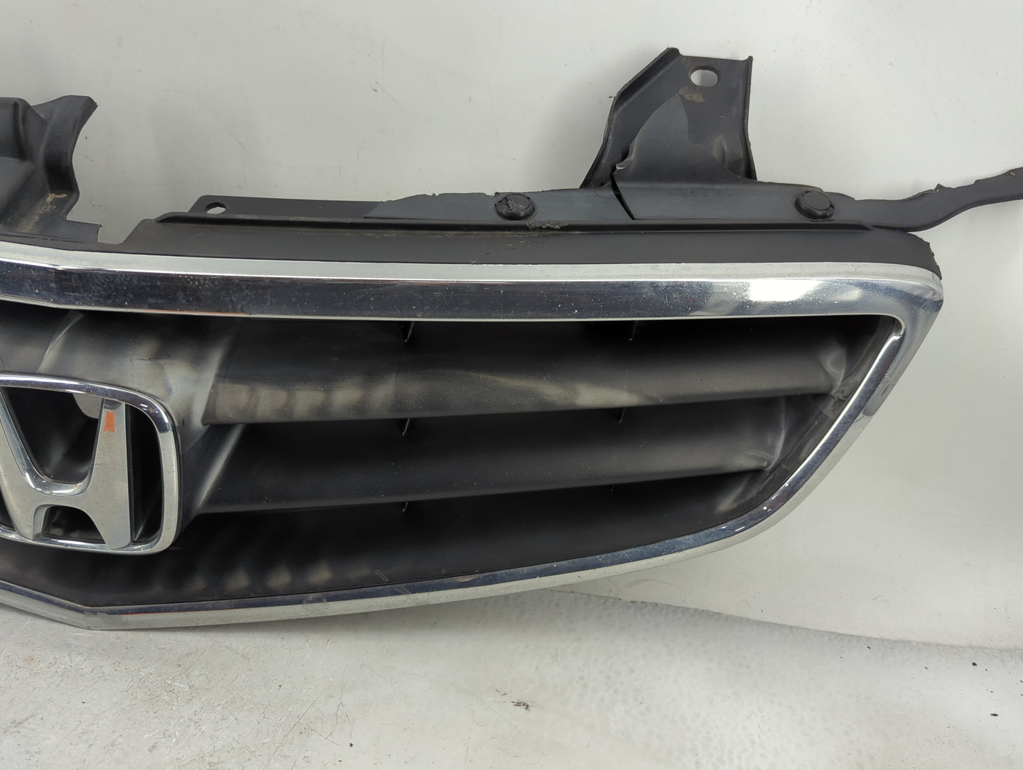 2002-2004 Honda Odyssey Front Bumper Grille Cover - Oemusedautoparts1.com