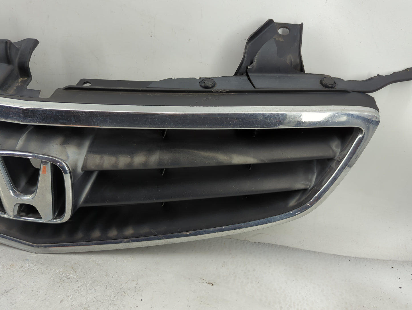 2002-2004 Honda Odyssey Front Bumper Grille Cover - Oemusedautoparts1.com