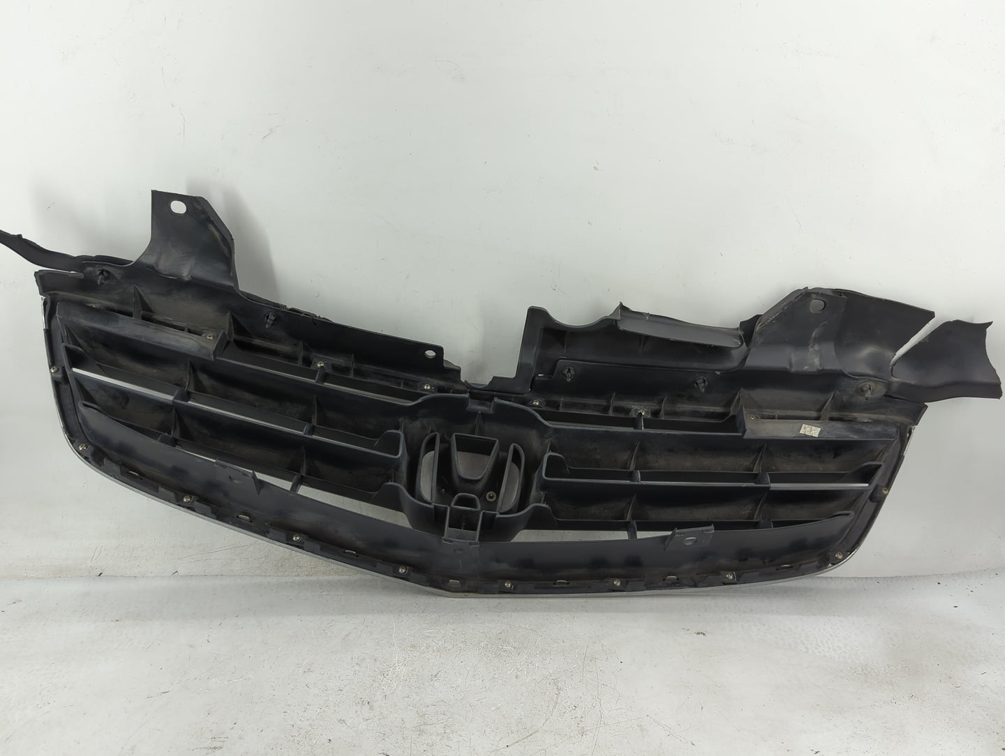 2002-2004 Honda Odyssey Front Bumper Grille Cover - Oemusedautoparts1.com