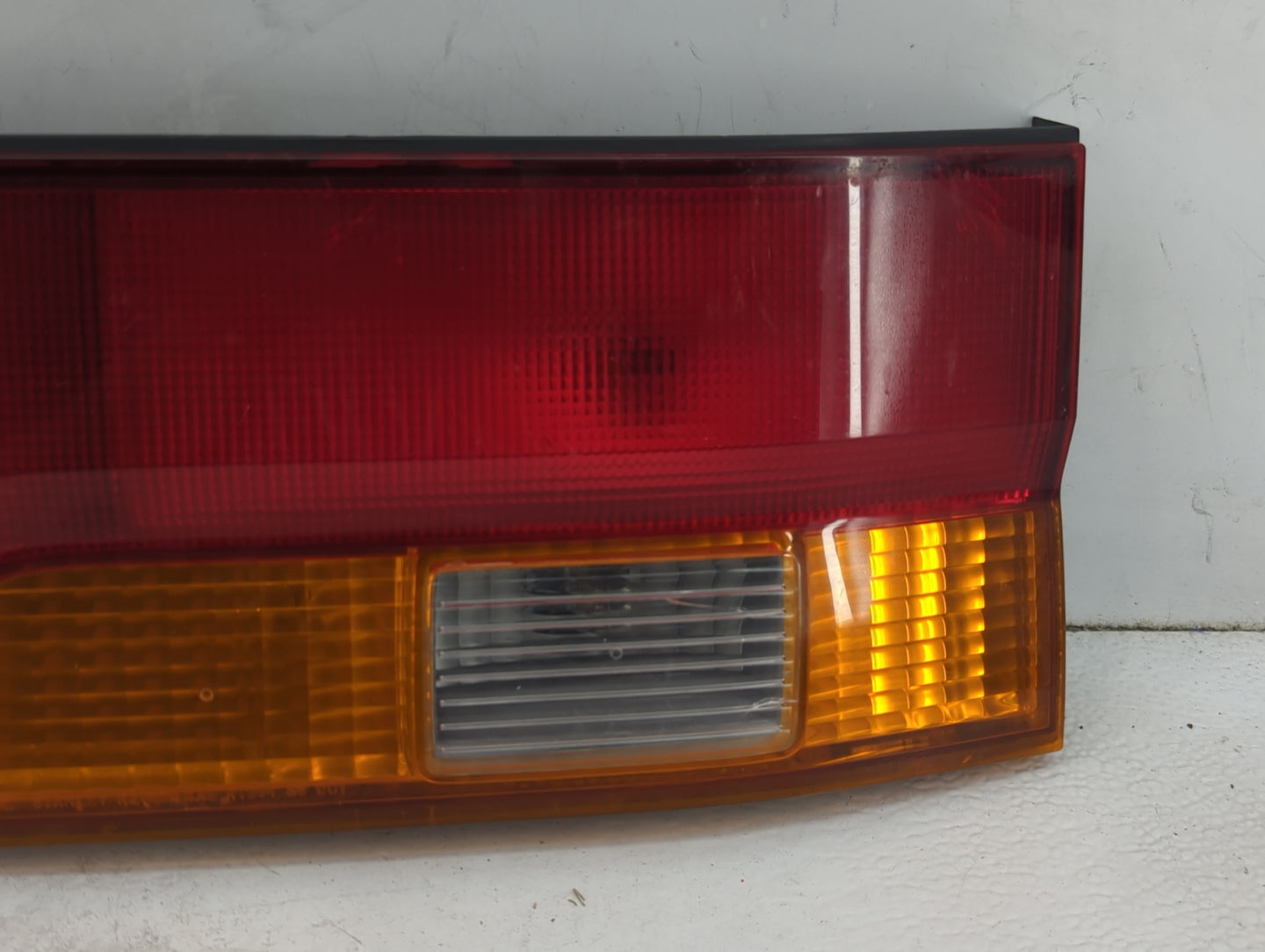 2002-2004 Honda Odyssey Passenger Right Side Deck Lid Mounted Tail Light - Oemusedautoparts1.com