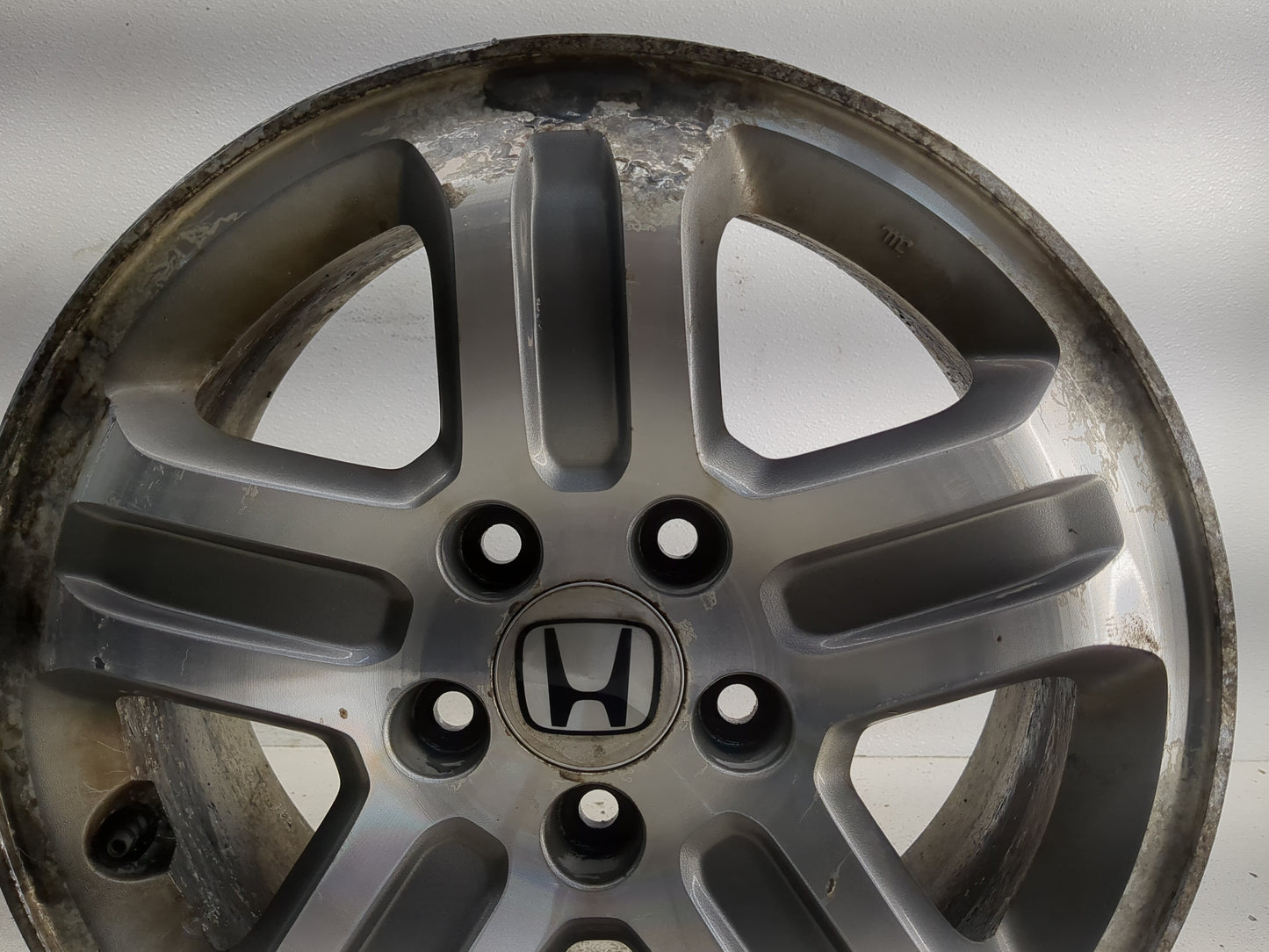 2005-2005 Honda Pilot Oem Wheel Rim 1377946 - Oemusedautoparts1.com