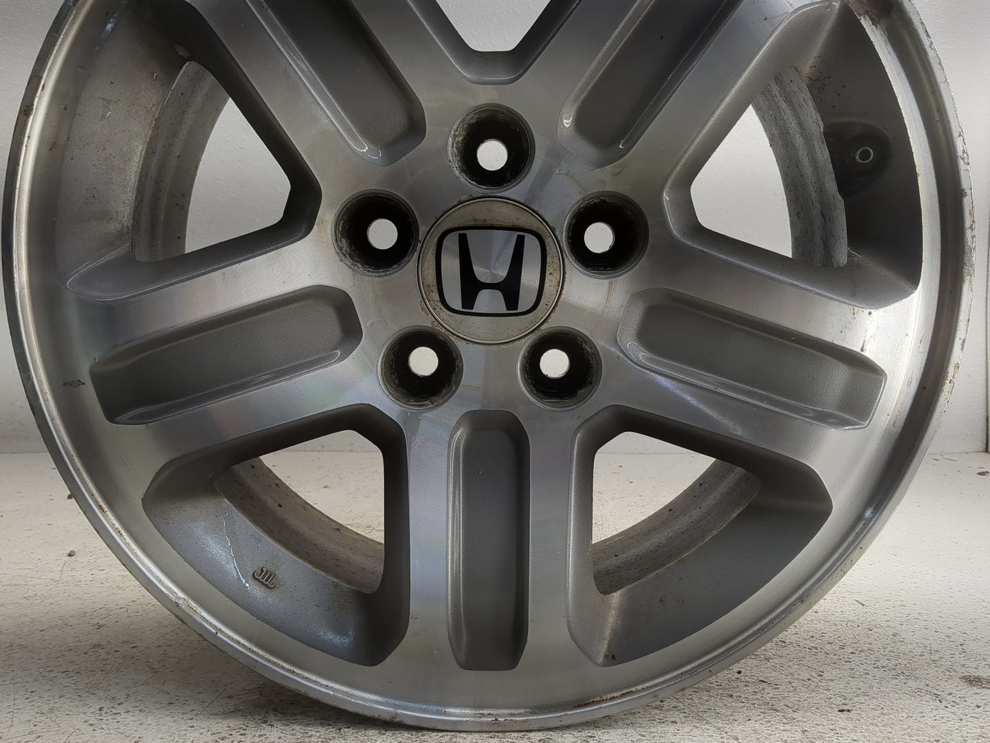 2005-2005 Honda Pilot Oem Wheel Rim 1381892 - Oemusedautoparts1.com