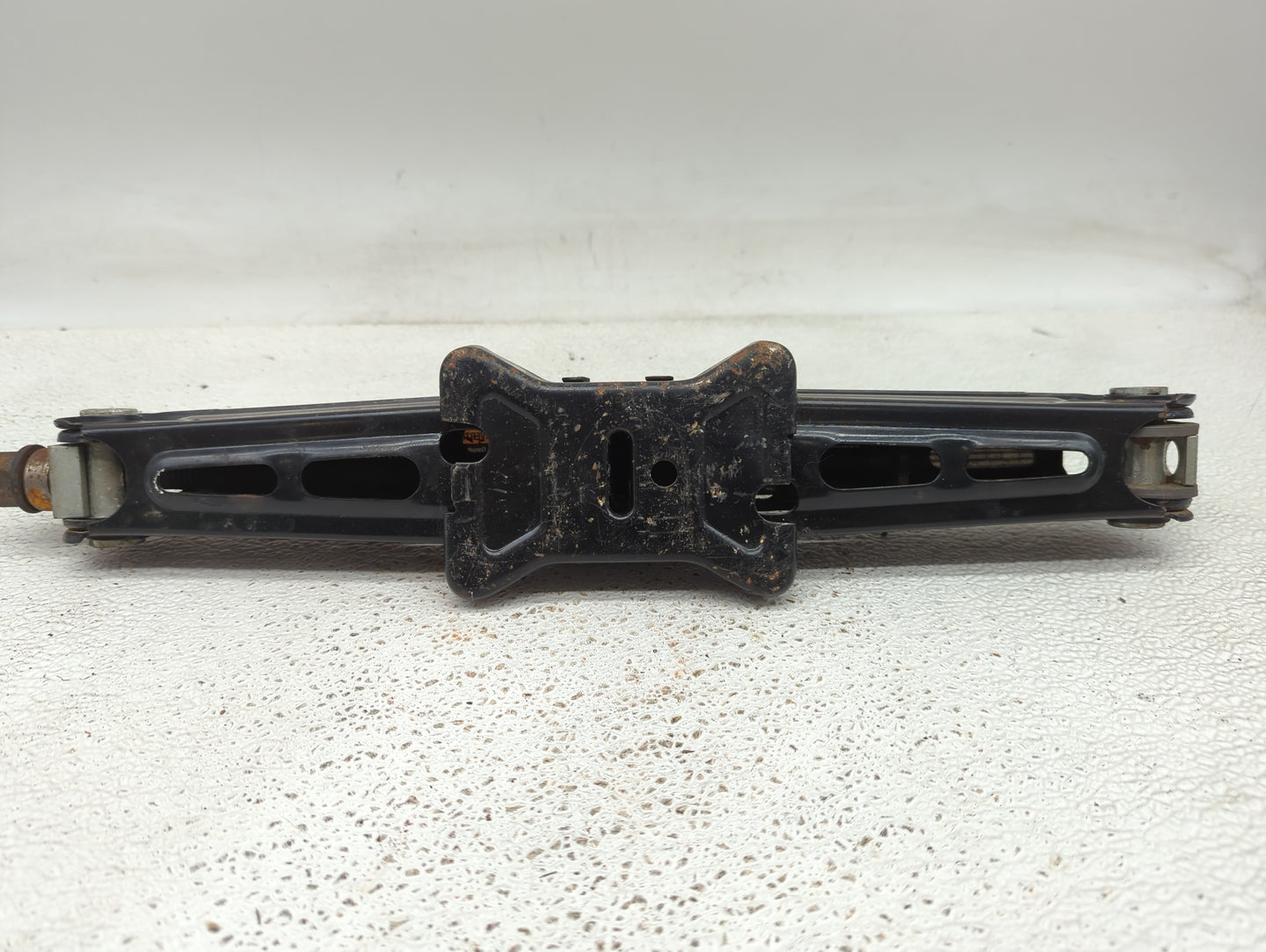 2006 Honda Ridgeline Spare Scissor Car Jack 924598 - Oemusedautoparts1.com
