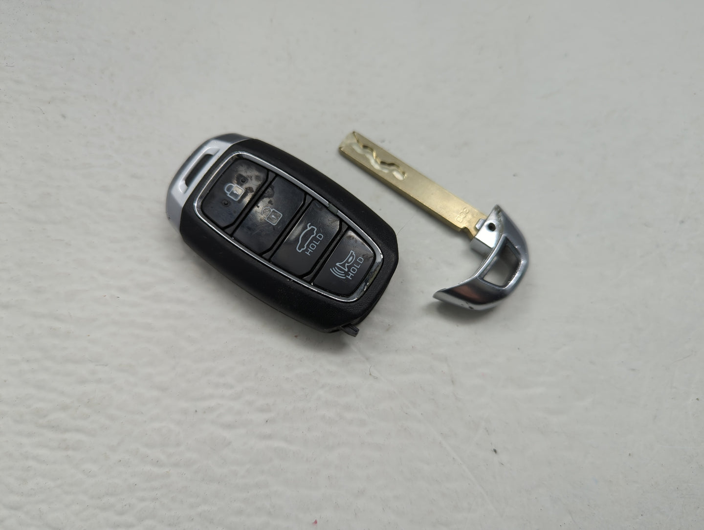 Hyundai Keyless Entry Remote Fob NYOMBEC4FOB2004 4 buttons - Oemusedautoparts1.com