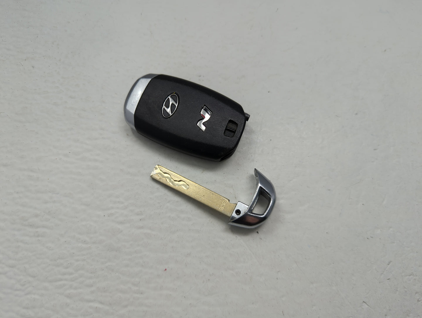 Hyundai Keyless Entry Remote Fob NYOMBEC4FOB2004 4 buttons - Oemusedautoparts1.com