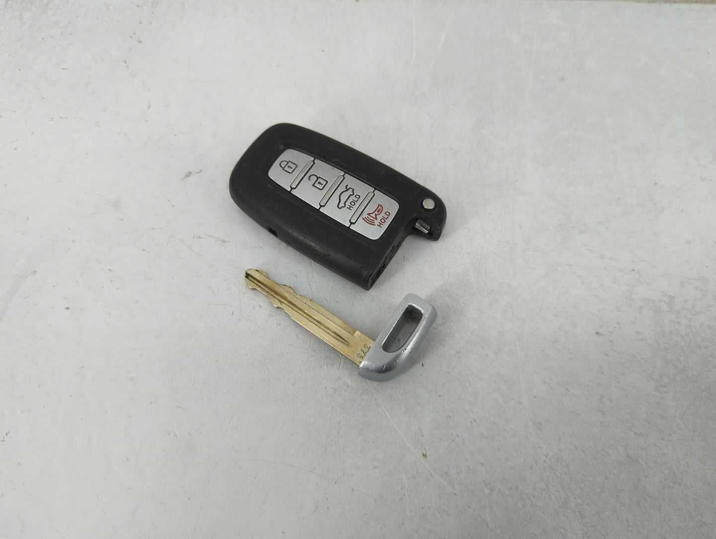 Hyundai Keyless Entry Remote Fob 4 buttons - Oemusedautoparts1.com