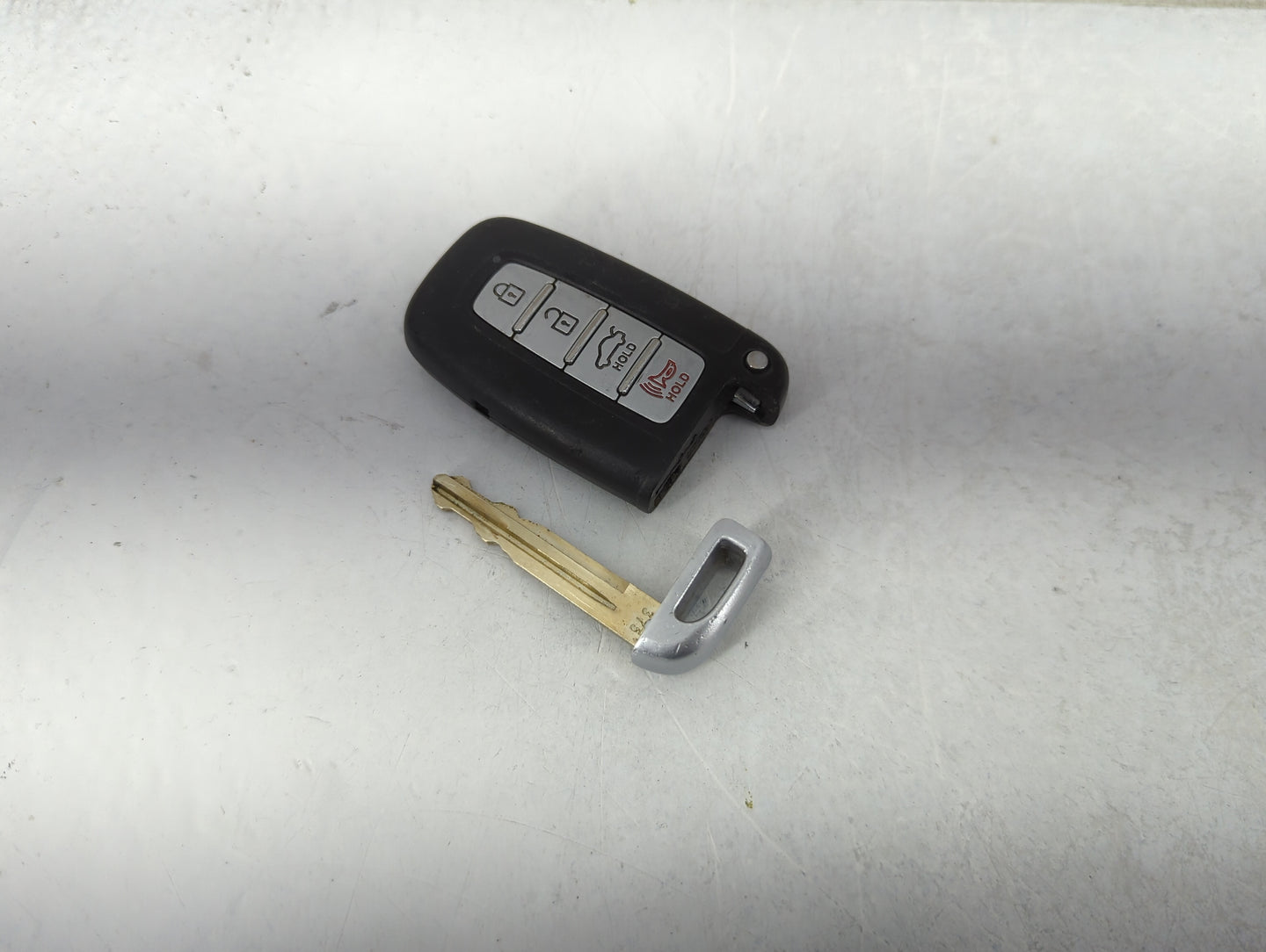 Hyundai Keyless Entry Remote Fob 4 buttons - Oemusedautoparts1.com