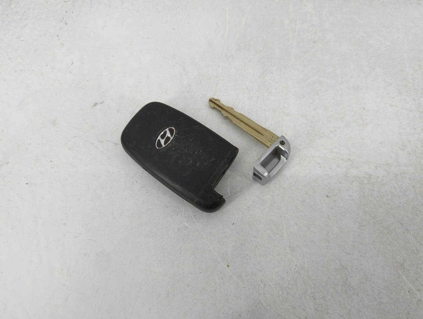 Hyundai Keyless Entry Remote Fob 4 buttons - Oemusedautoparts1.com