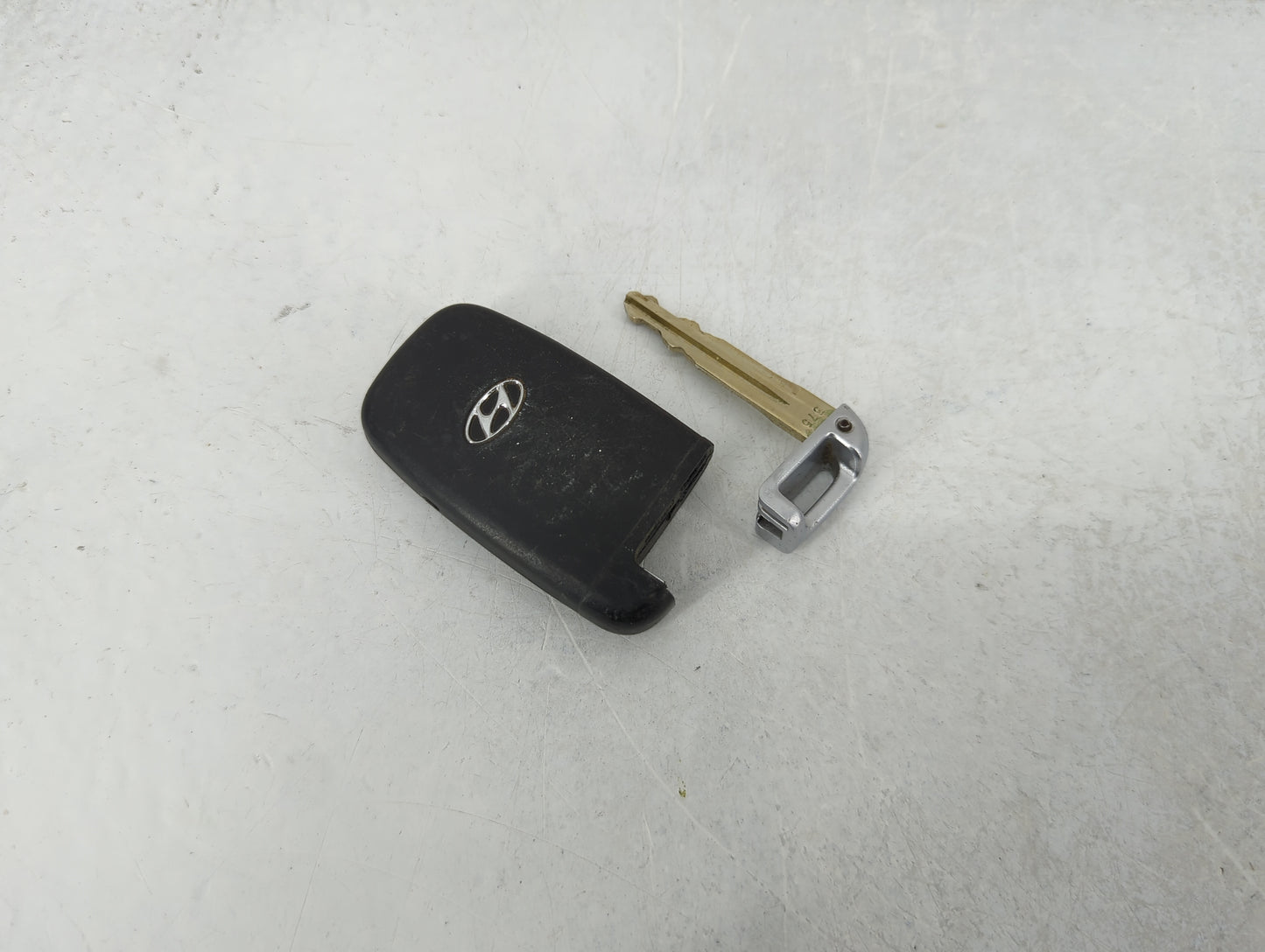 Hyundai Keyless Entry Remote Fob 4 buttons - Oemusedautoparts1.com