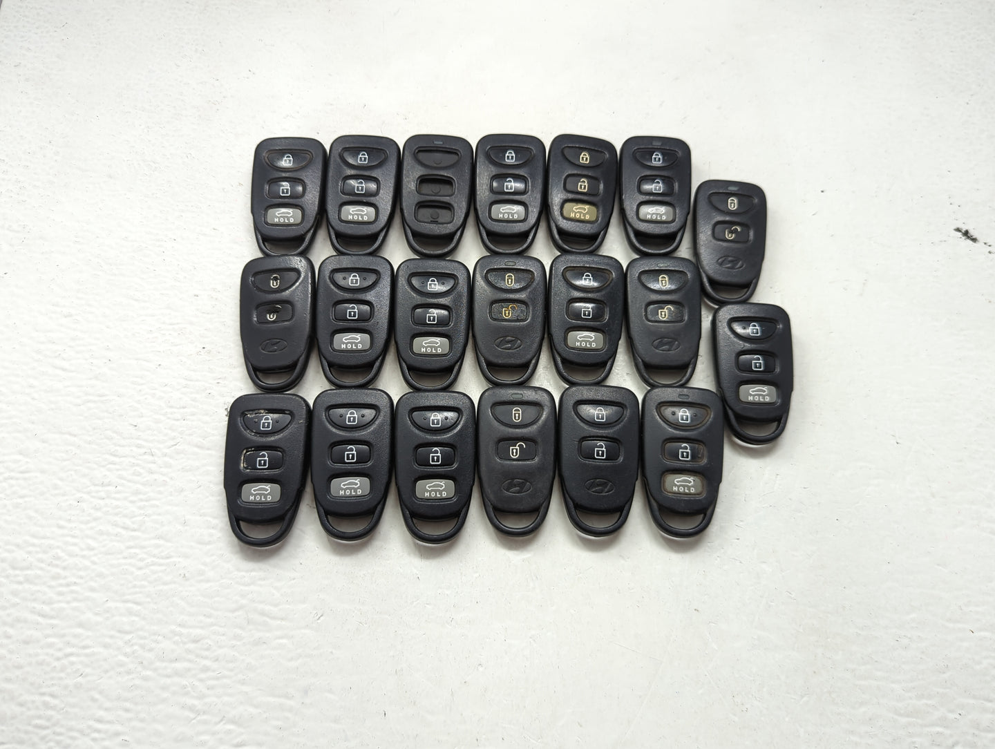 Lot of 20 Hyundai Keyless Entry Remote Fob UNKNOWN UNKNOWN 1476616 - Oemusedautoparts1.com