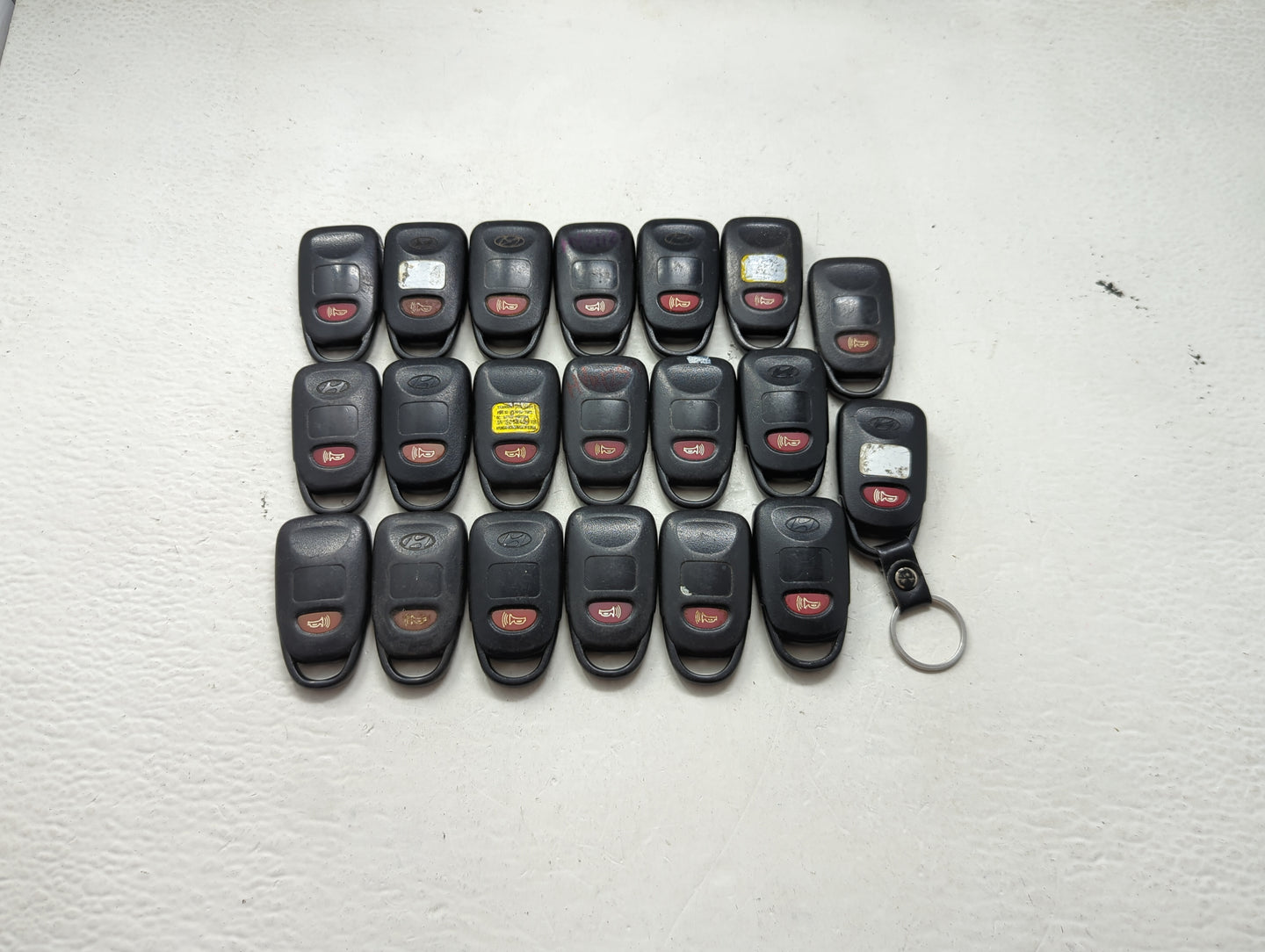 Lot of 20 Hyundai Keyless Entry Remote Fob UNKNOWN UNKNOWN 1476617 - Oemusedautoparts1.com
