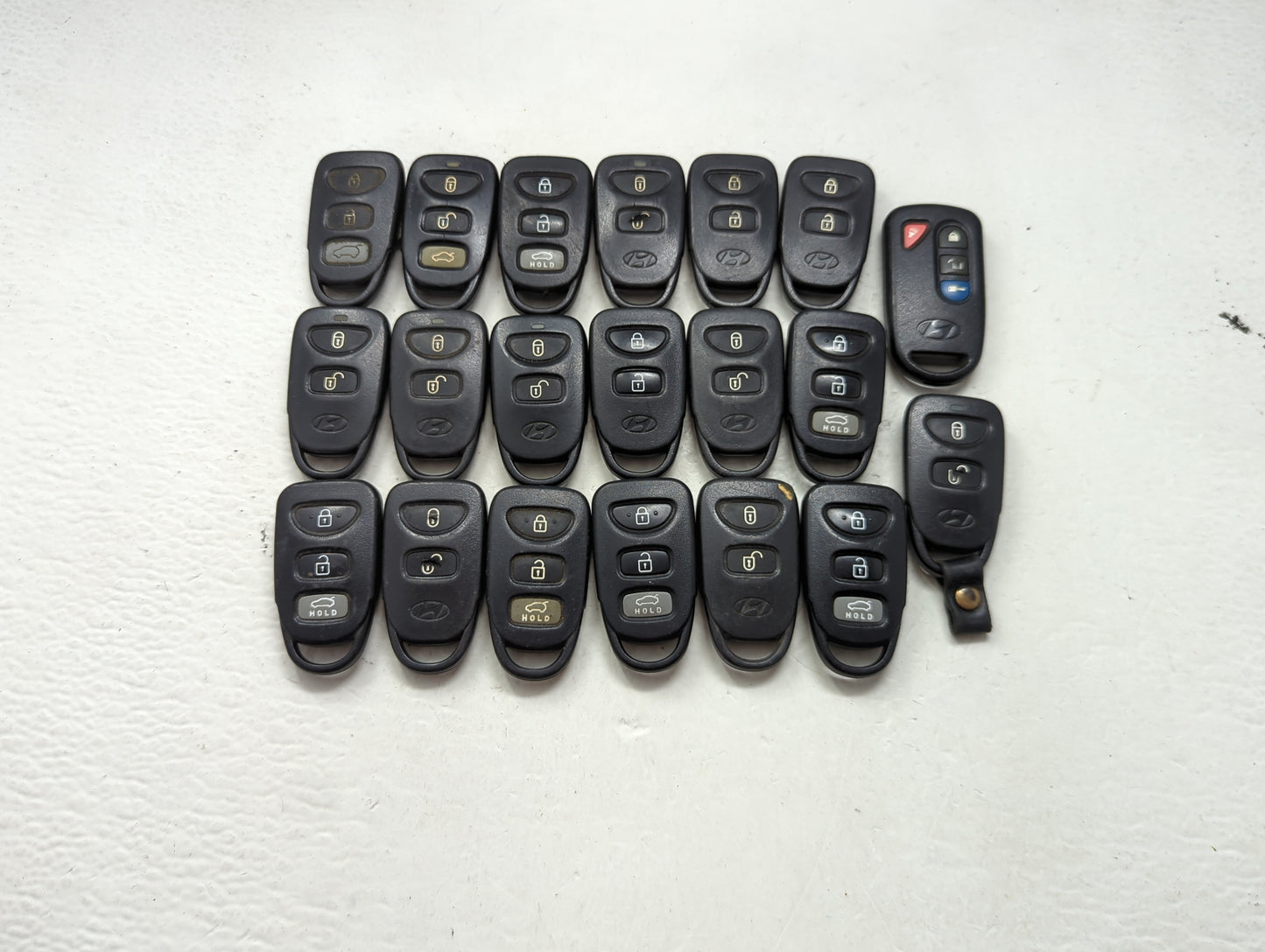 Lot of 20 Hyundai Keyless Entry Remote Fob UNKNOWN UNKNOWN 1476618 - Oemusedautoparts1.com