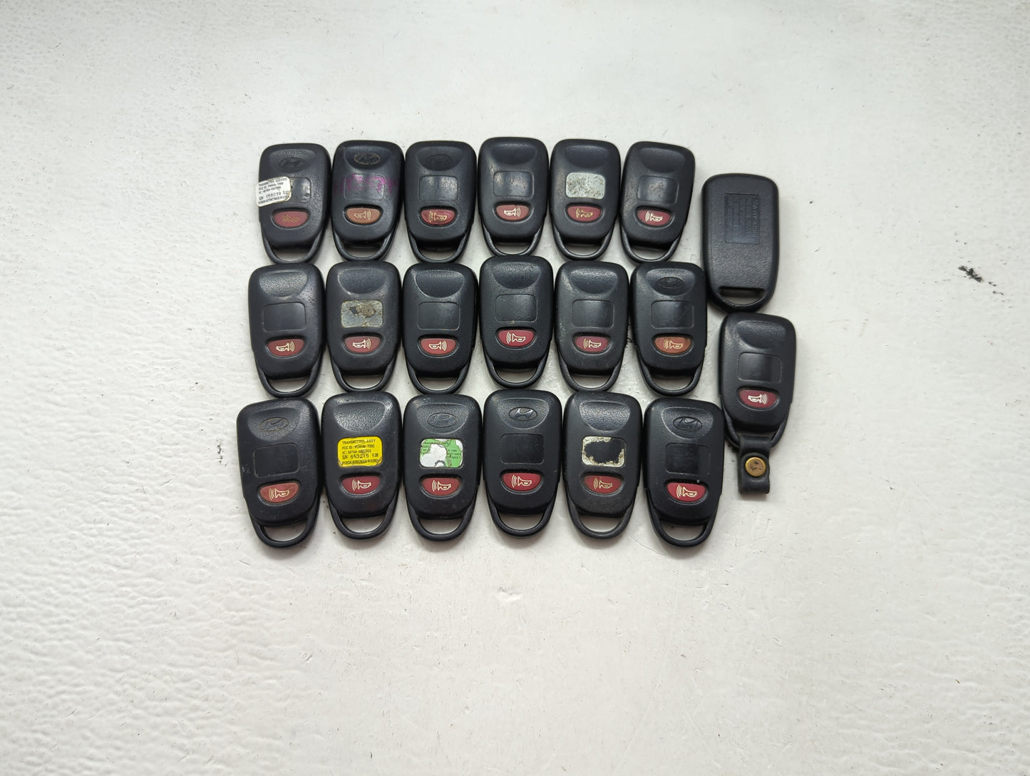 Lot of 20 Hyundai Keyless Entry Remote Fob UNKNOWN UNKNOWN 1476618 - Oemusedautoparts1.com