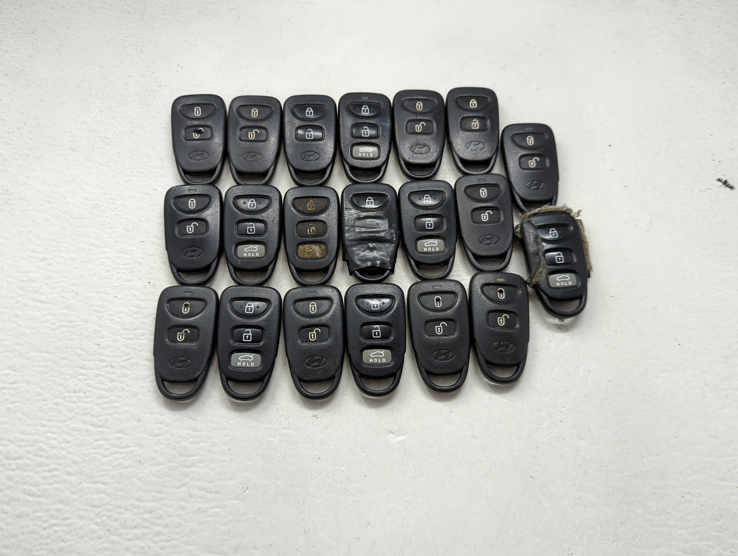 Lot of 20 Hyundai Keyless Entry Remote Fob UNKNOWN UNKNOWN 1476620 - Oemusedautoparts1.com