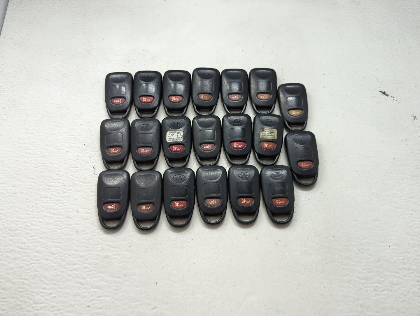 Lot of 20 Hyundai Keyless Entry Remote Fob UNKNOWN UNKNOWN 1476621 - Oemusedautoparts1.com