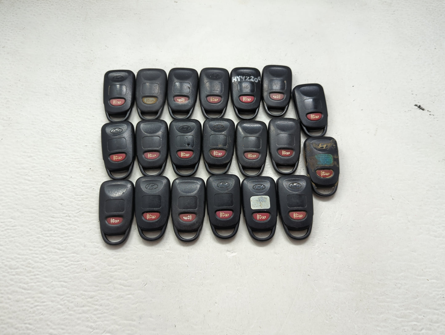 Lot of 20 Hyundai Keyless Entry Remote Fob UNKNOWN UNKNOWN 1476624 - Oemusedautoparts1.com