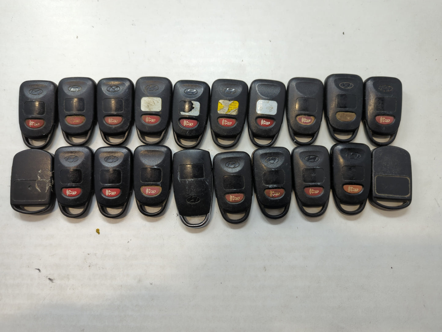 Lot of 20 Hyundai Keyless Entry Remote Fob MIXED FCC IDS MIXED PART - Oemusedautoparts1.com