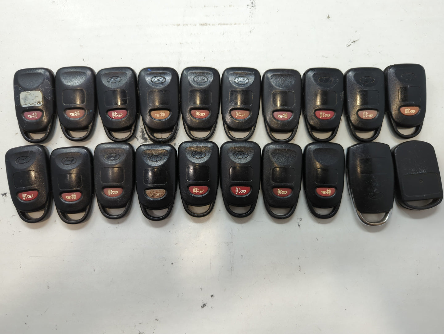 Lot of 20 Hyundai Keyless Entry Remote Fob MIXED FCC IDS MIXED PART - Oemusedautoparts1.com