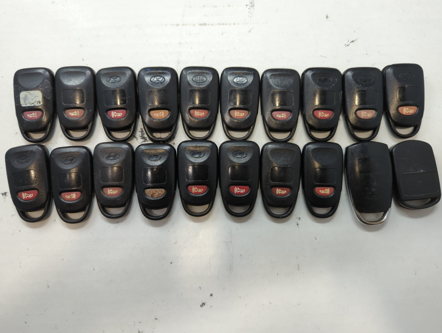 Lot of 20 Hyundai Keyless Entry Remote Fob MIXED FCC IDS MIXED PART - Oemusedautoparts1.com