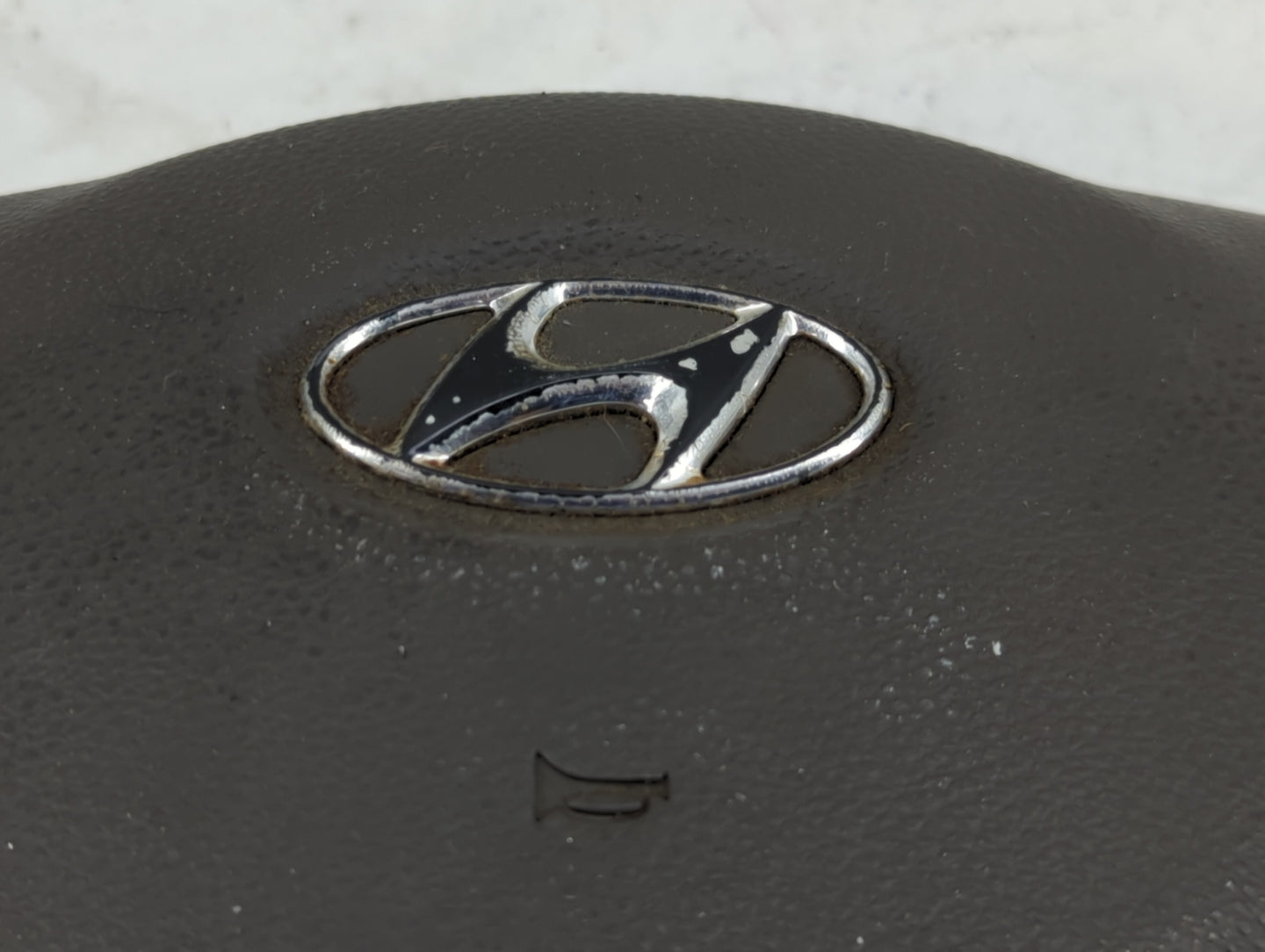 2006-2007 Hyundai Accent Air Bag Driver Left Steering Wheel Mounted Grey - Oemusedautoparts1.com