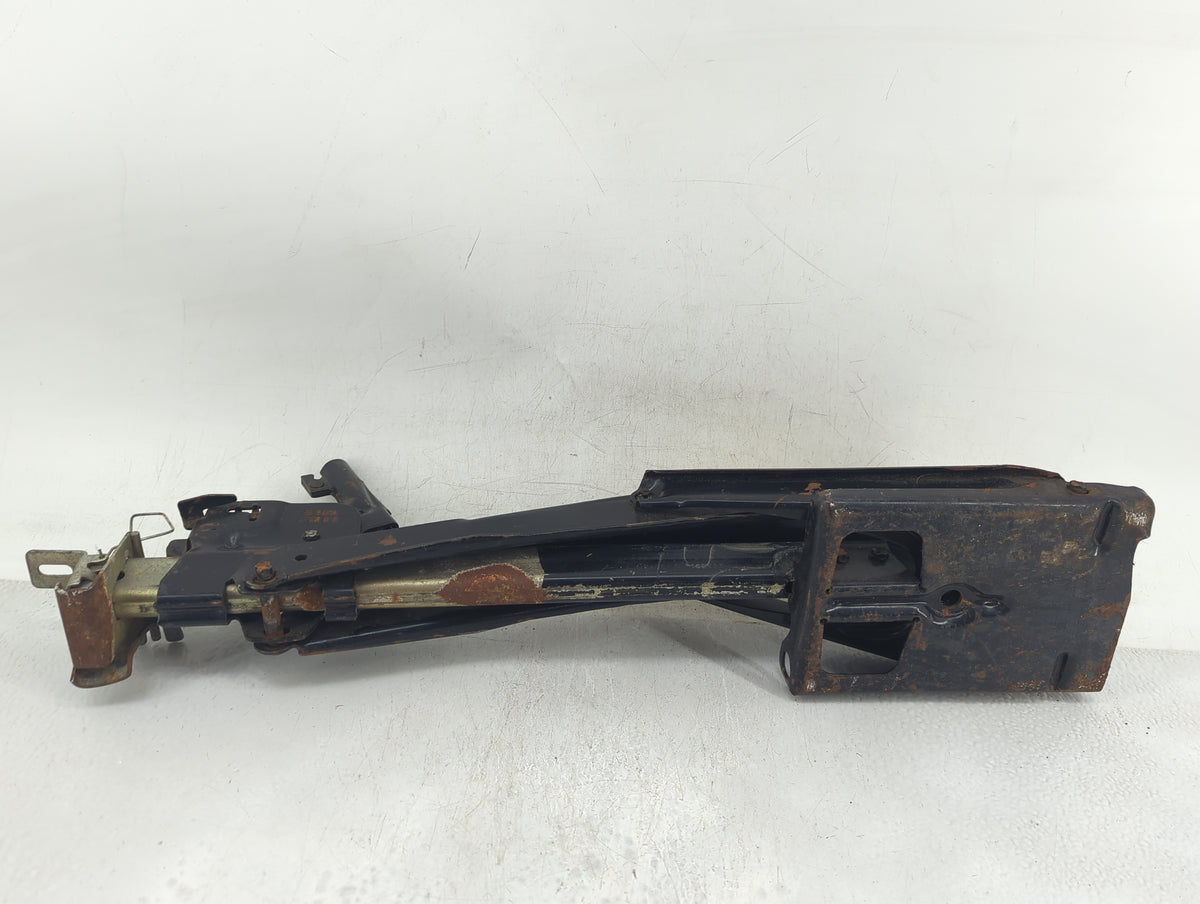 2000 Hyundai Accent Spare Scissor Car Jack - Oemusedautoparts1.com