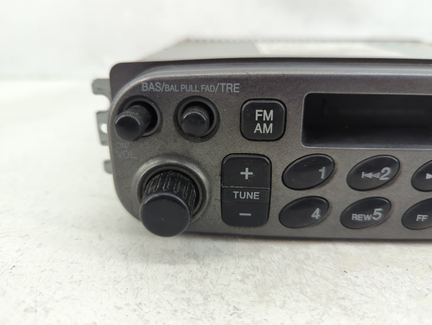 2000-2001 Hyundai Accent Radio AM FM Cd Player Receiver Replacement Fits Fits 2000 2001 OEM Used Auto Parts - Oemusedautopar