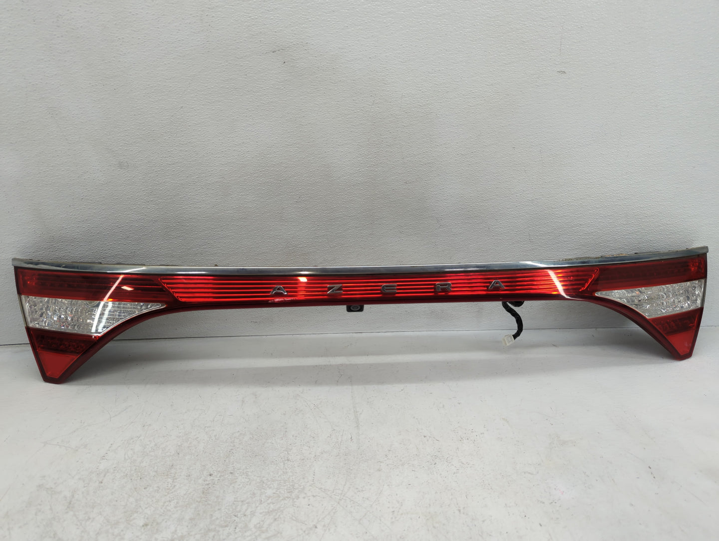2012-2015 Hyundai Azera Driver Left Side Deck Lid Mounted Tail Light - Oemusedautoparts1.com