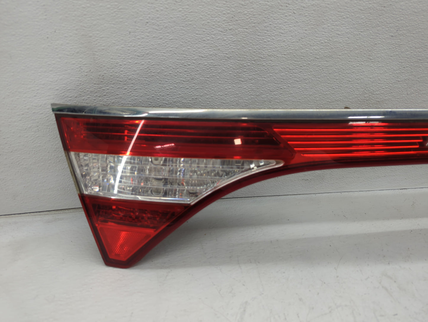 2012-2015 Hyundai Azera Driver Left Side Deck Lid Mounted Tail Light - Oemusedautoparts1.com