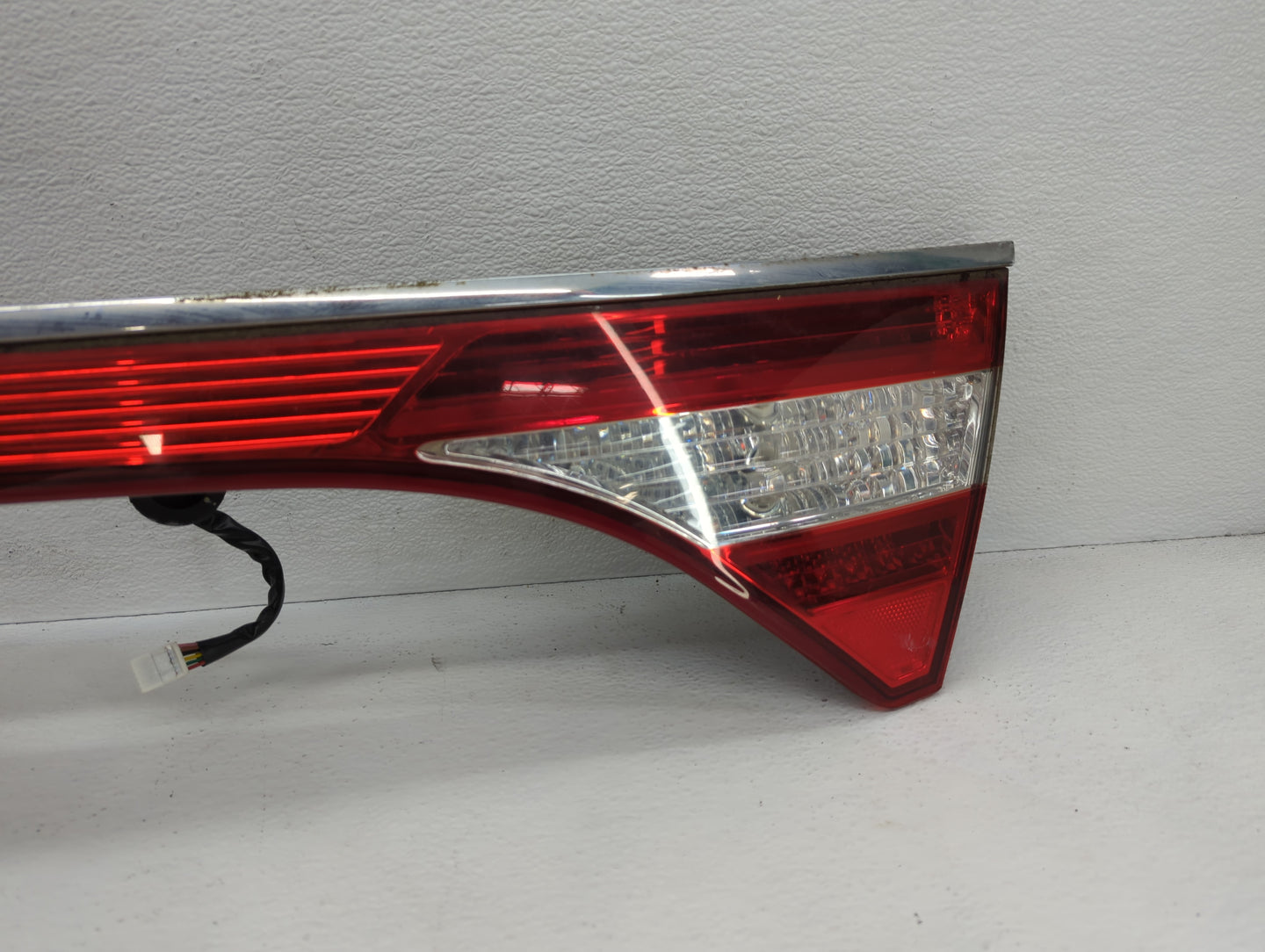 2012-2015 Hyundai Azera Driver Left Side Deck Lid Mounted Tail Light - Oemusedautoparts1.com
