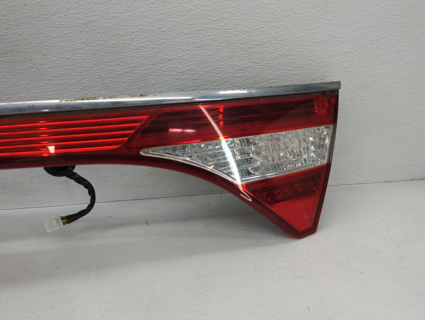 2012-2015 Hyundai Azera Driver Left Side Deck Lid Mounted Tail Light - Oemusedautoparts1.com