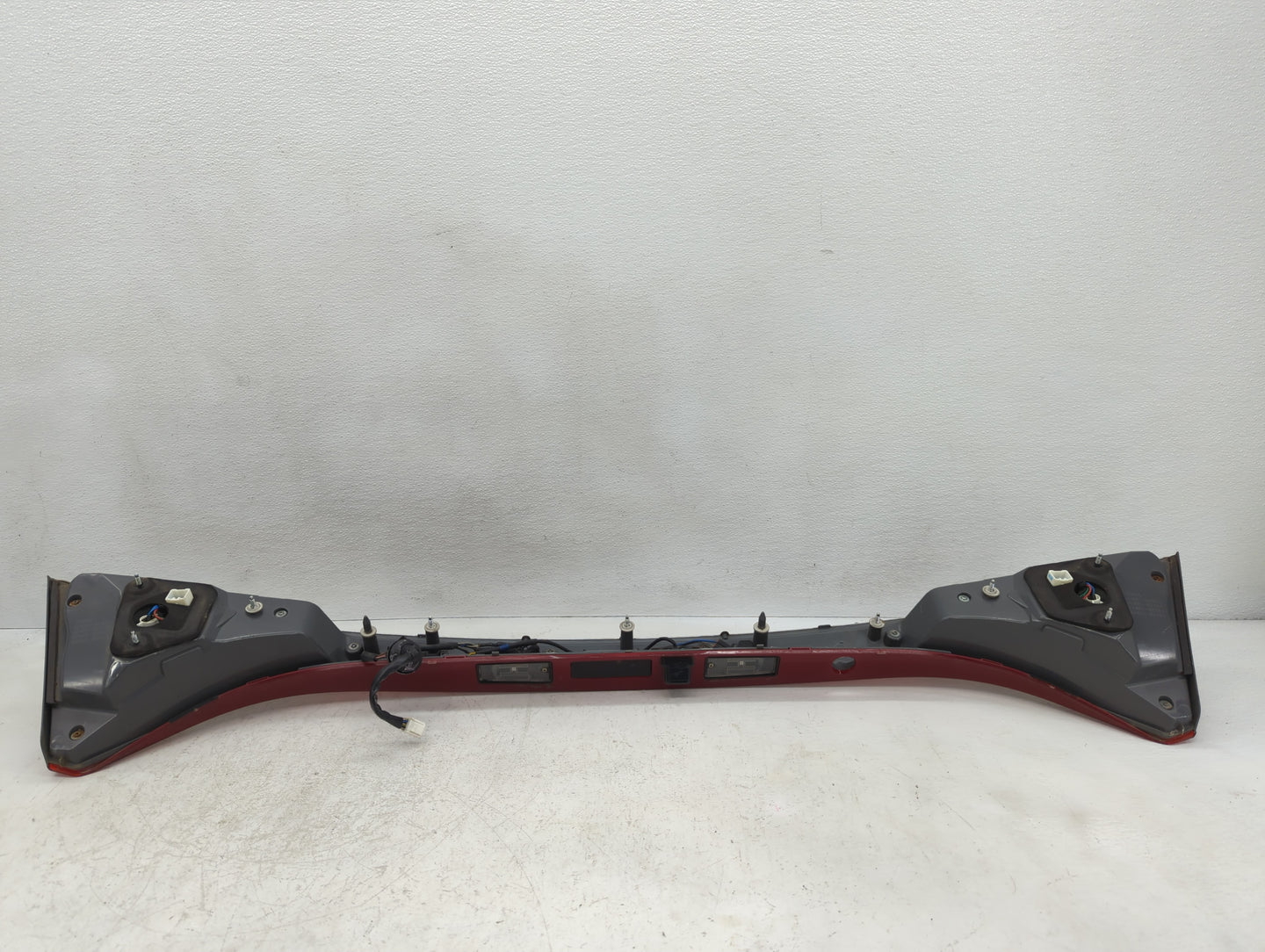 2012-2015 Hyundai Azera Driver Left Side Deck Lid Mounted Tail Light - Oemusedautoparts1.com