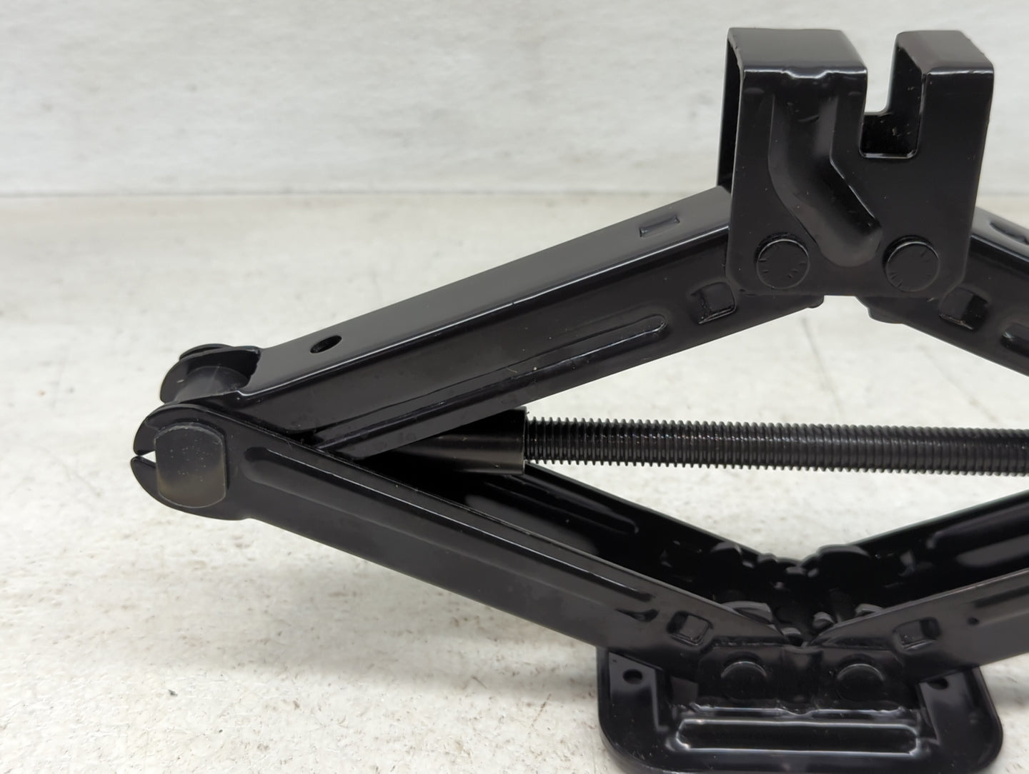 Hyundai Elantra Spare Scissor Car Jack 1145256 - Oemusedautoparts1.com