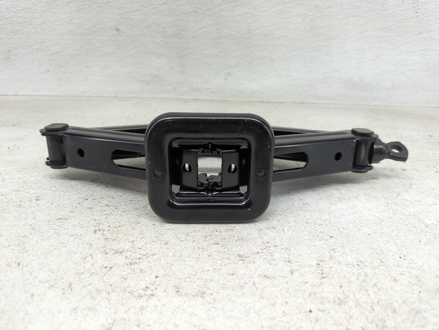 Hyundai Elantra Spare Scissor Car Jack - Oemusedautoparts1.com