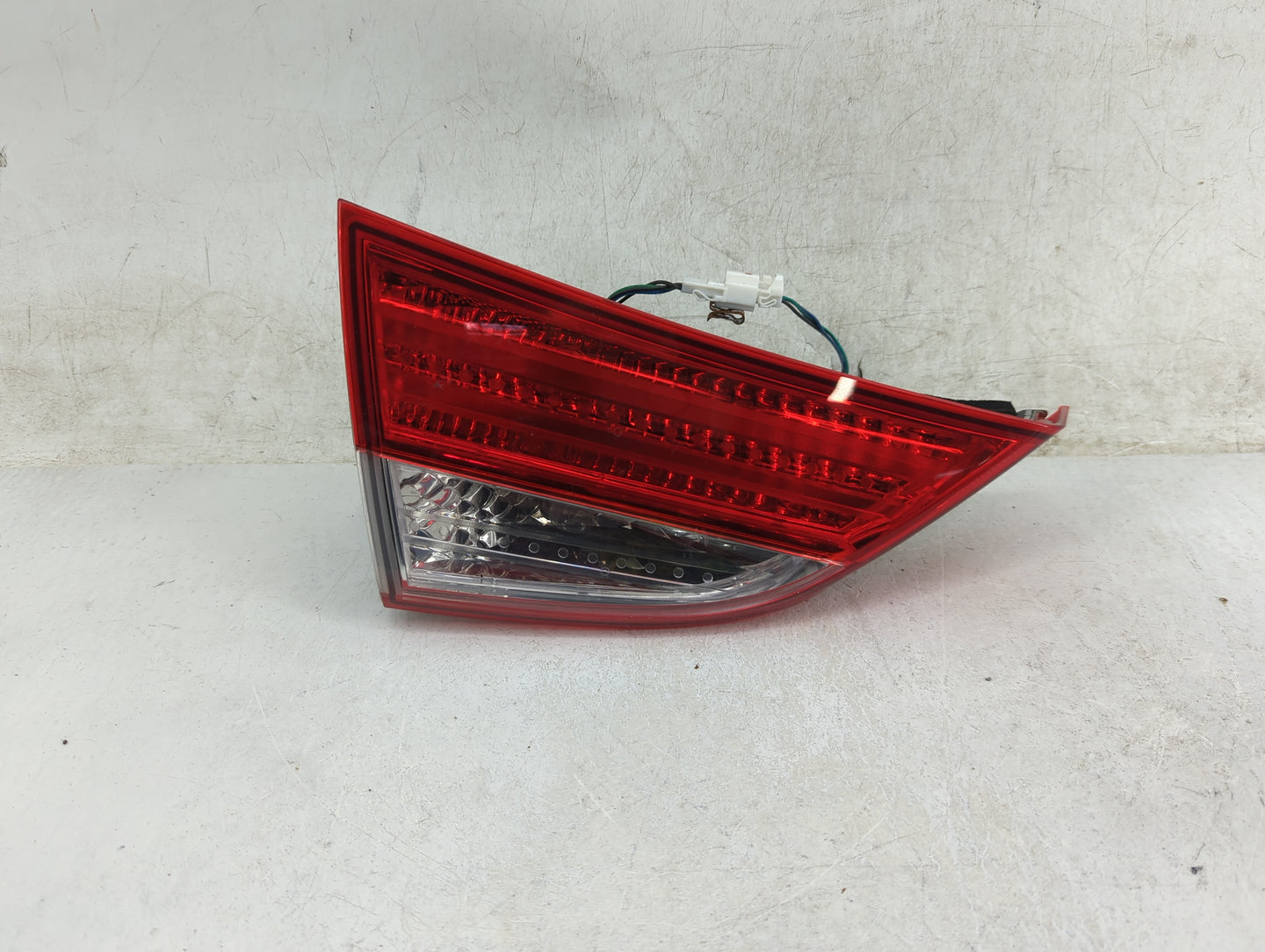 2011-2013 Hyundai Elantra Driver Left Side Deck Lid Mounted Tail Light 1150078 - Oemusedautoparts1.com