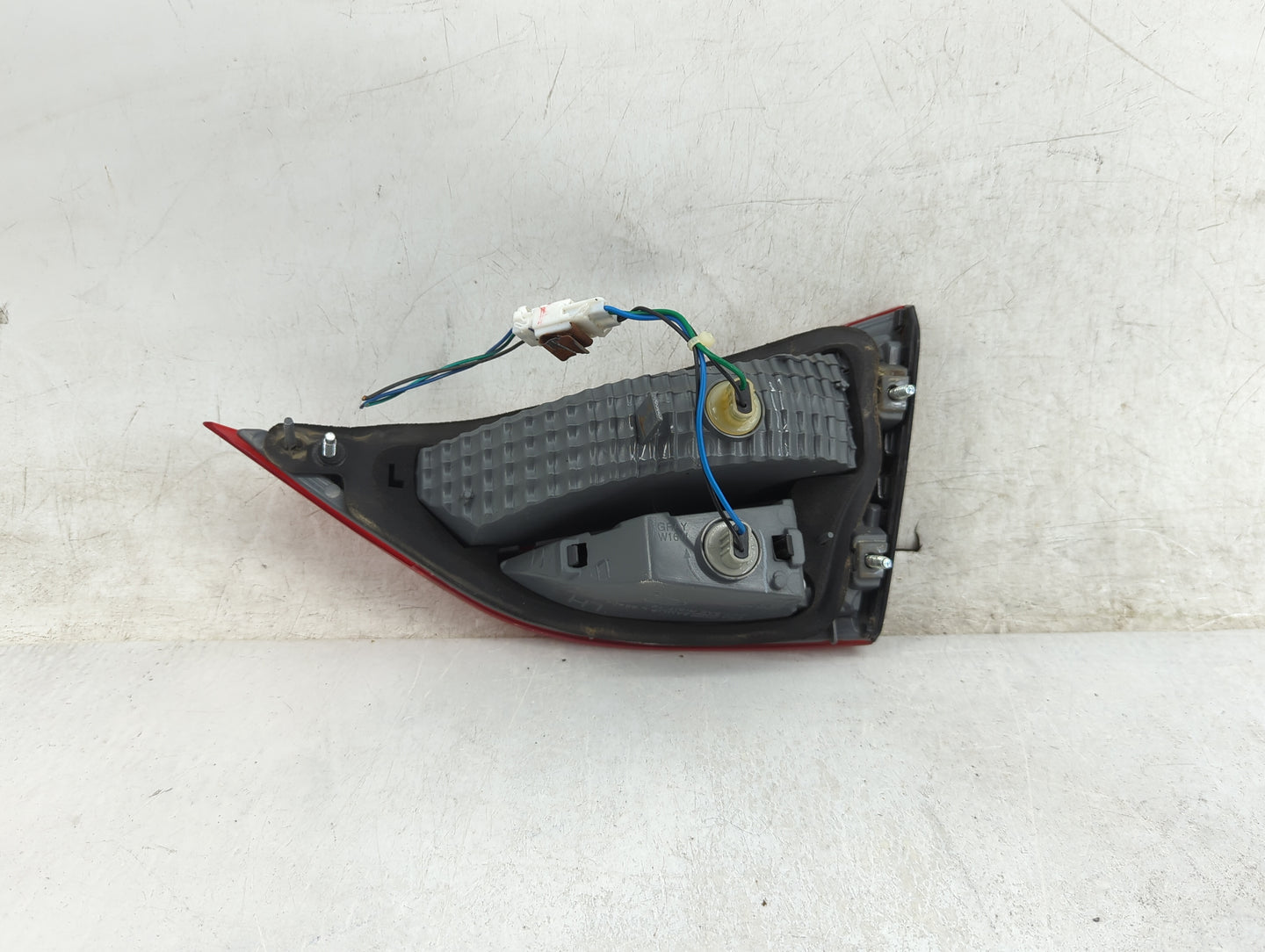 2011-2013 Hyundai Elantra Driver Left Side Deck Lid Mounted Tail Light 1150078 - Oemusedautoparts1.com