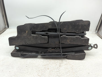 2010 Hyundai Santa Fe Spare Scissor Car Jack - Oemusedautoparts1.com