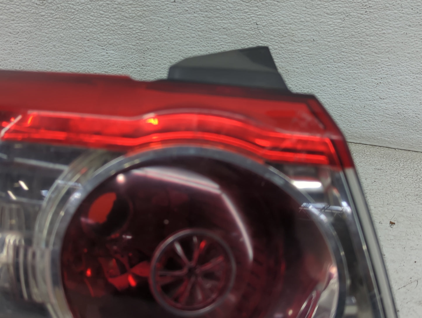 2010-2012 Hyundai Santa Fe Tail Light Assembly Driver Left OEM Fits Fits 2010 2011 2012 OEM Used Auto Parts - Oemusedautopar