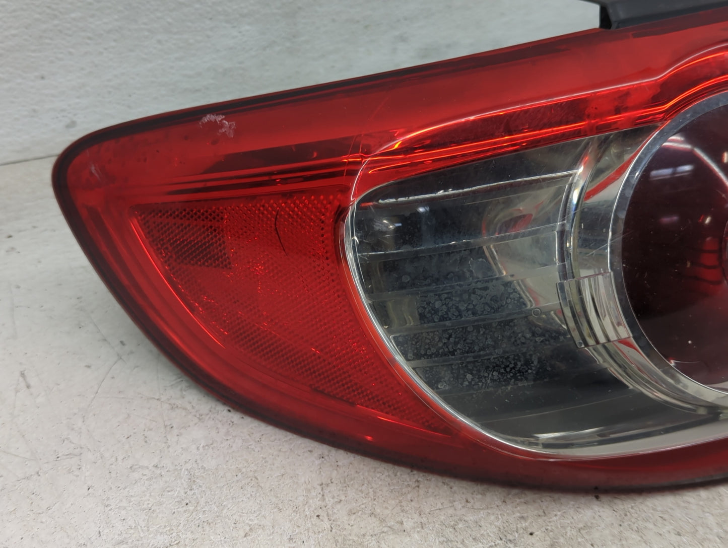 2010-2012 Hyundai Santa Fe Tail Light Assembly Driver Left OEM Fits Fits 2010 2011 2012 OEM Used Auto Parts - Oemusedautopar