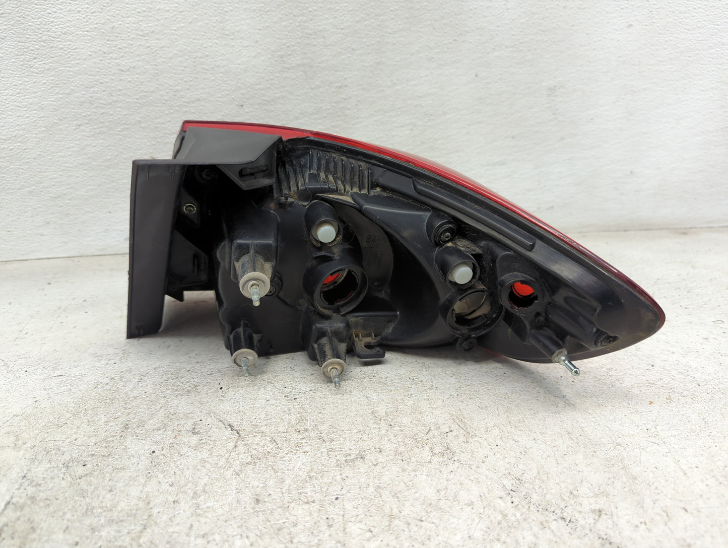 2010-2012 Hyundai Santa Fe Tail Light Assembly Driver Left OEM Fits Fits 2010 2011 2012 OEM Used Auto Parts - Oemusedautopar