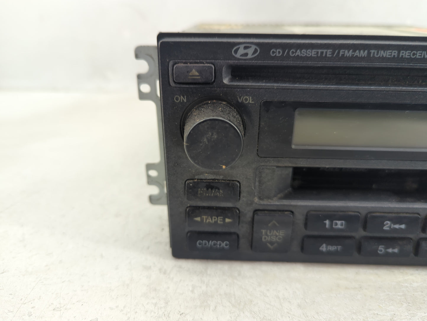 2001-2006 Hyundai Santa Fe Radio AM FM Cd Player Receiver Replacement Fits Fits 2001 2002 2003 2004 2005 2006 OEM Used Auto 