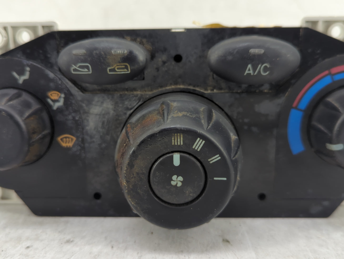 2001-2002 Hyundai Santa Fe Climate Control Module Temperature AC/Heater Replacement Fits Fits 2001 2002 OEM Used Auto Parts 