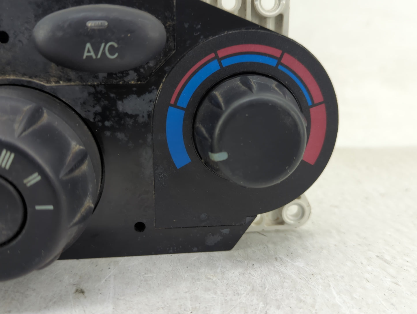 2001-2002 Hyundai Santa Fe Climate Control Module Temperature AC/Heater Replacement Fits Fits 2001 2002 OEM Used Auto Parts 