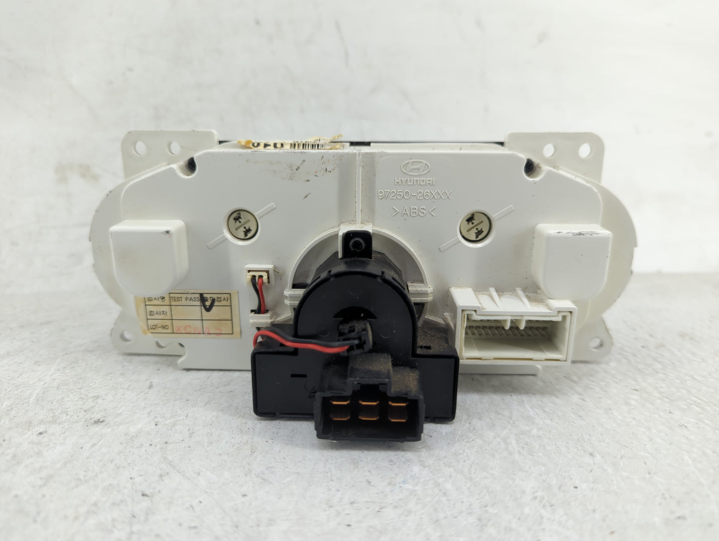 2001-2002 Hyundai Santa Fe Climate Control Module Temperature AC/Heater Replacement Fits Fits 2001 2002 OEM Used Auto Parts 