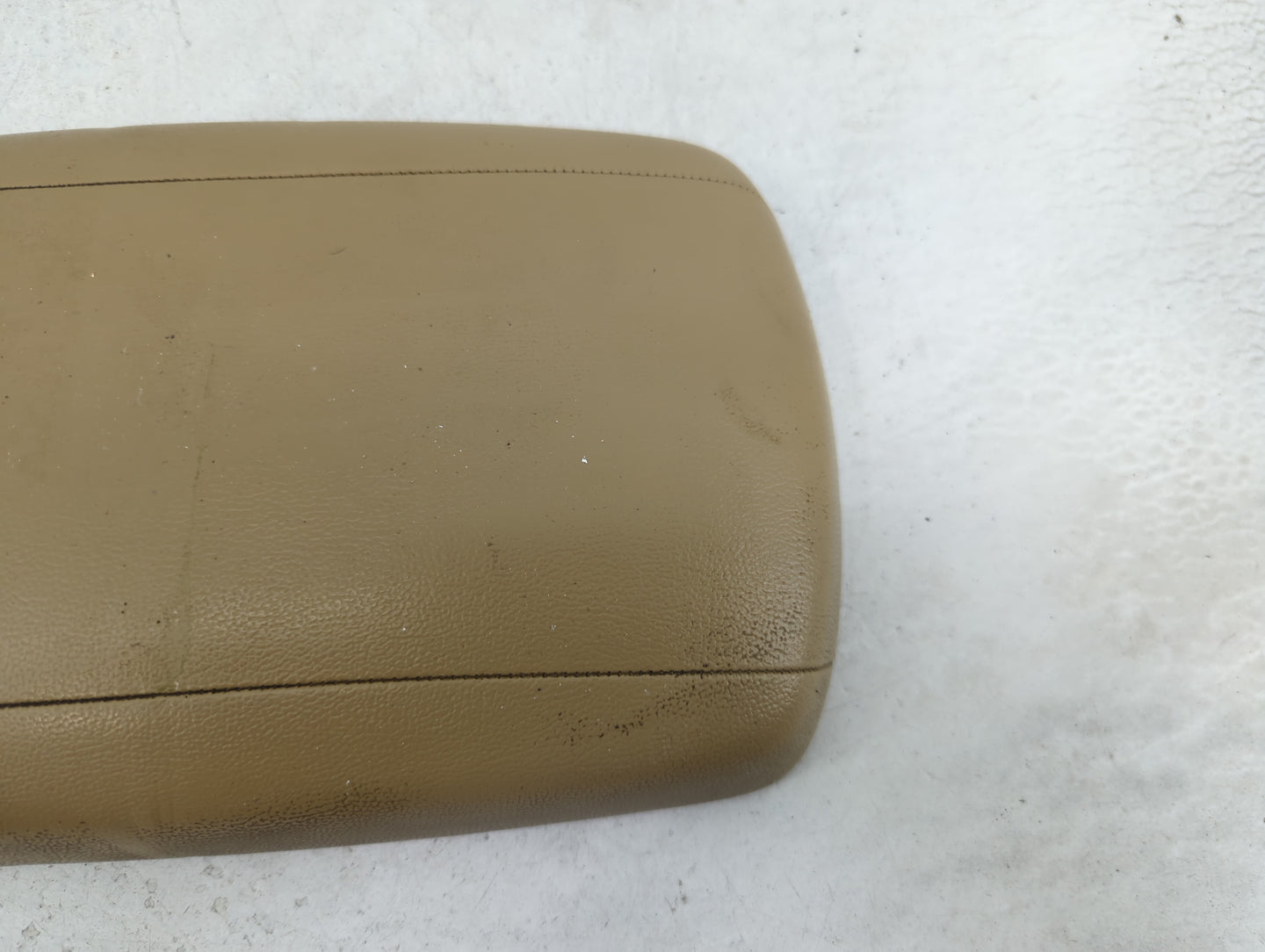 2009-2010 Hyundai Sonata Center Console Armrest Cover Lid Fits Fits 2009 2010 OEM Used Auto Parts - Oemusedautoparts1.com