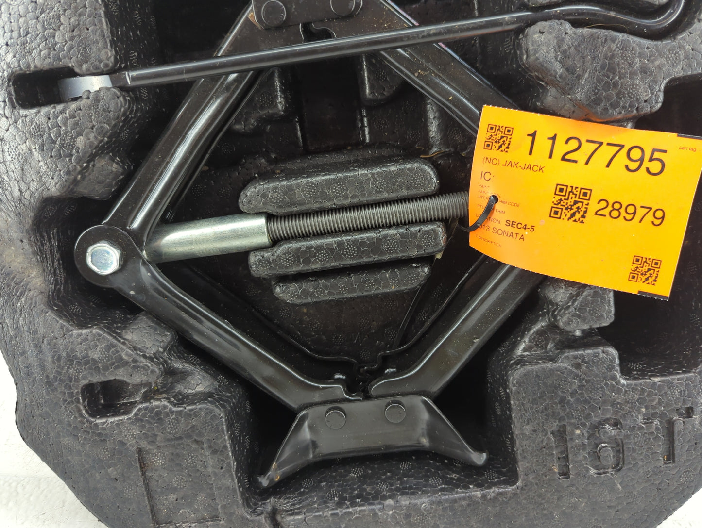 2013 Hyundai Sonata Spare Scissor Car Jack - Oemusedautoparts1.com
