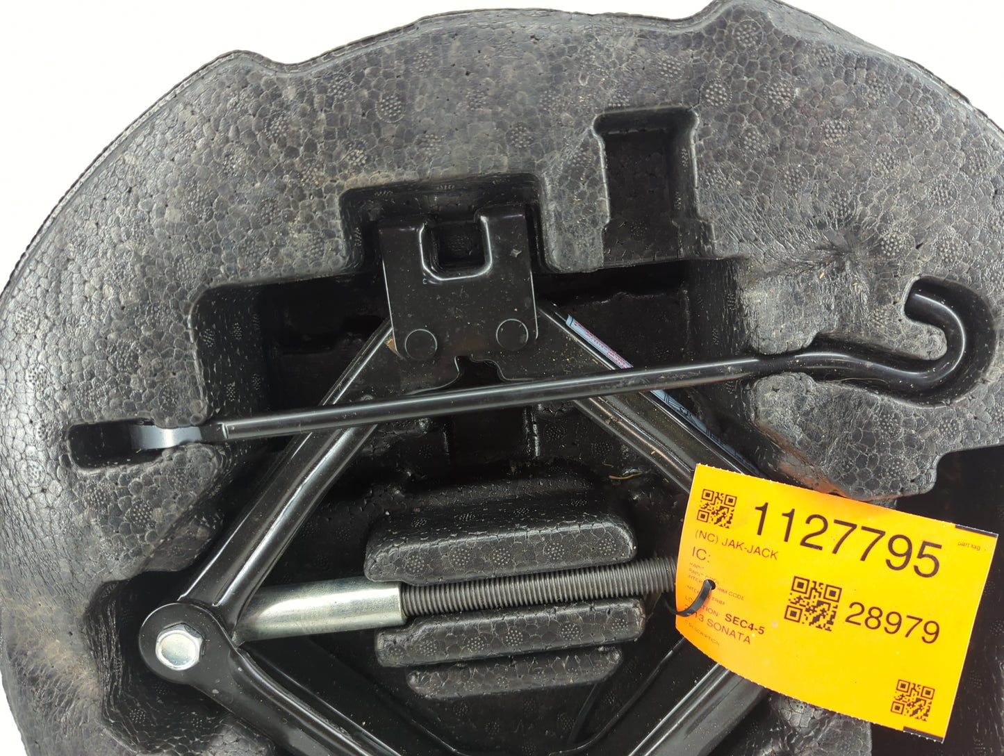 2013 Hyundai Sonata Spare Scissor Car Jack - Oemusedautoparts1.com