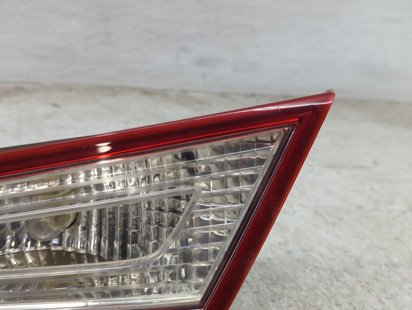 2011 Hyundai Sonata Passenger Right Side Deck Lid Mounted Tail Light - Oemusedautoparts1.com