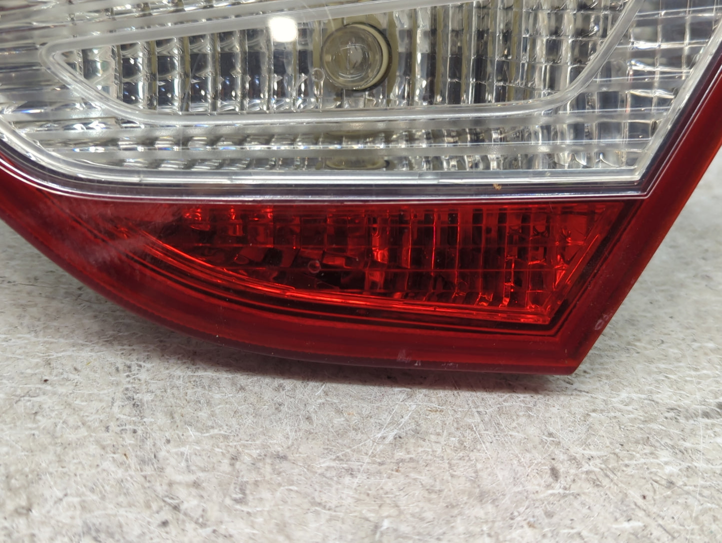 2011 Hyundai Sonata Passenger Right Side Deck Lid Mounted Tail Light - Oemusedautoparts1.com