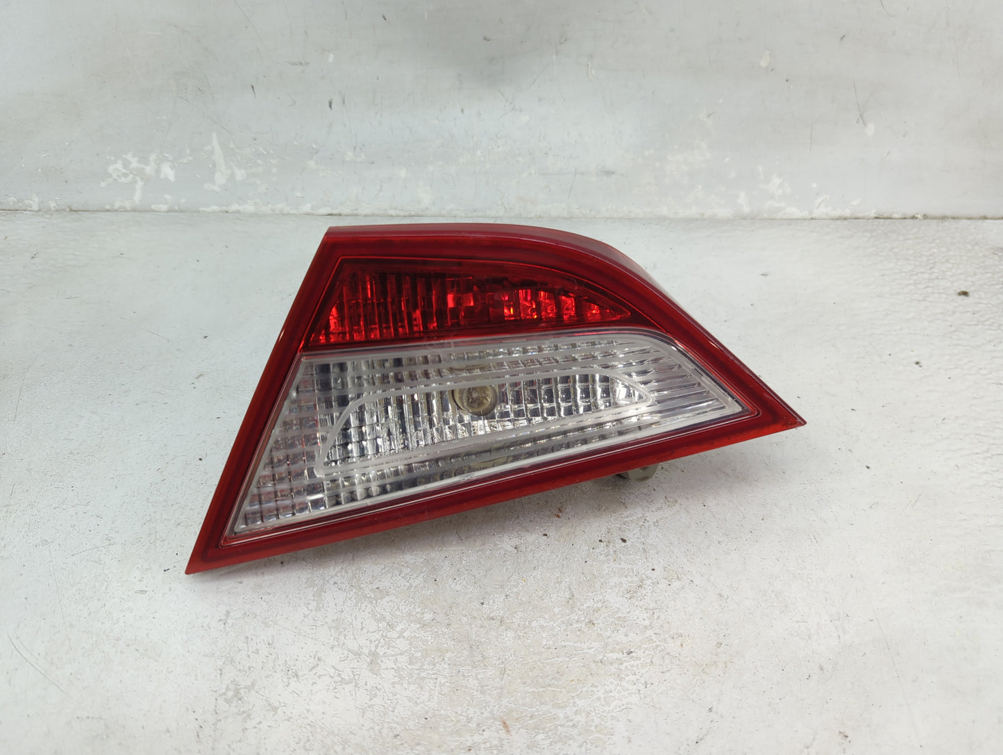 2011 Hyundai Sonata Passenger Right Side Deck Lid Mounted Tail Light 1156390 - Oemusedautoparts1.com