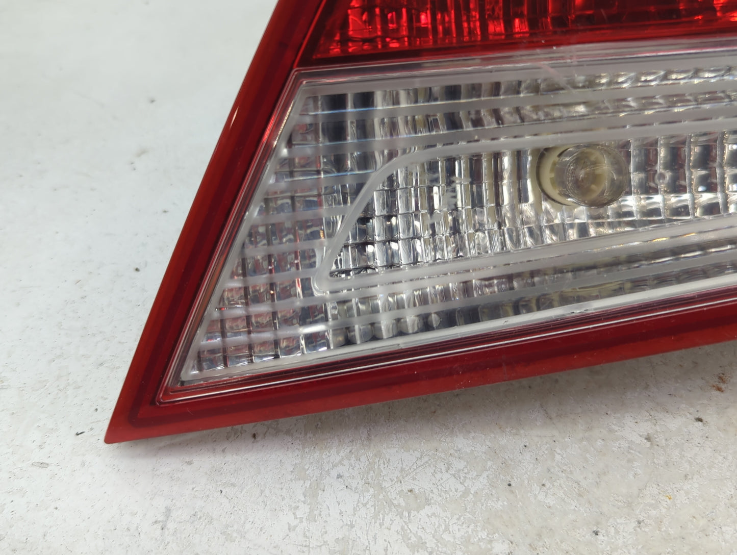 2011 Hyundai Sonata Passenger Right Side Deck Lid Mounted Tail Light 1156390 - Oemusedautoparts1.com
